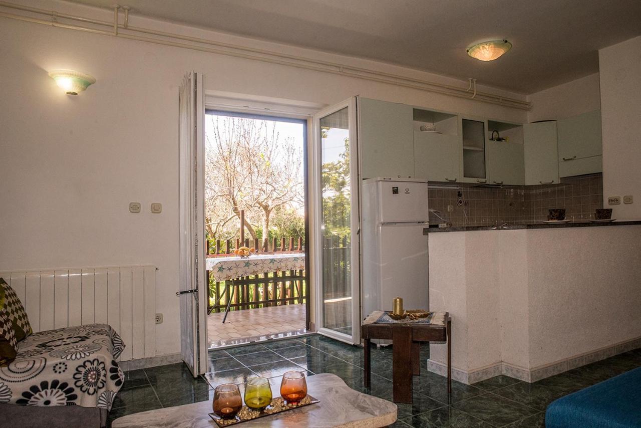 Apartment Lori Fazana Bagian luar foto