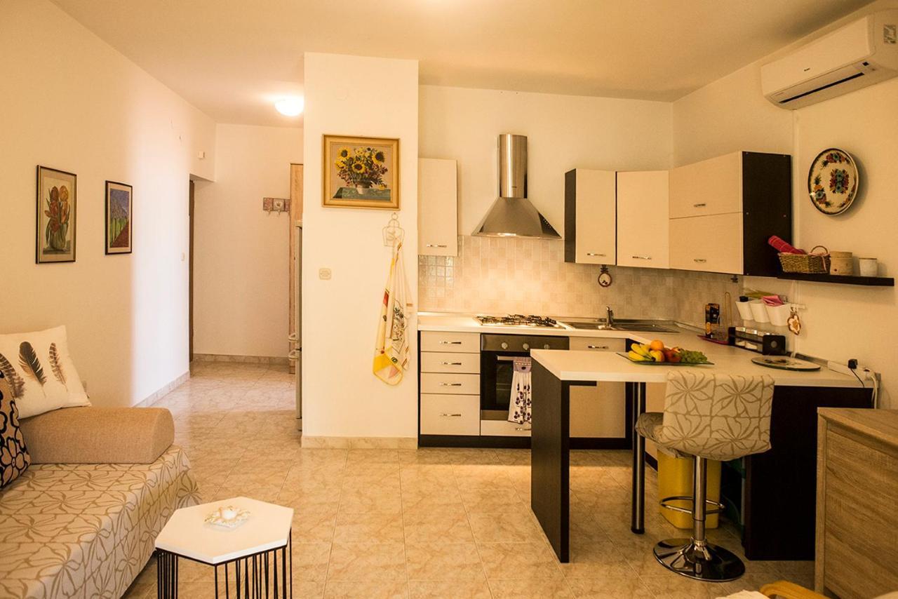 Apartment Lori Fazana Bagian luar foto