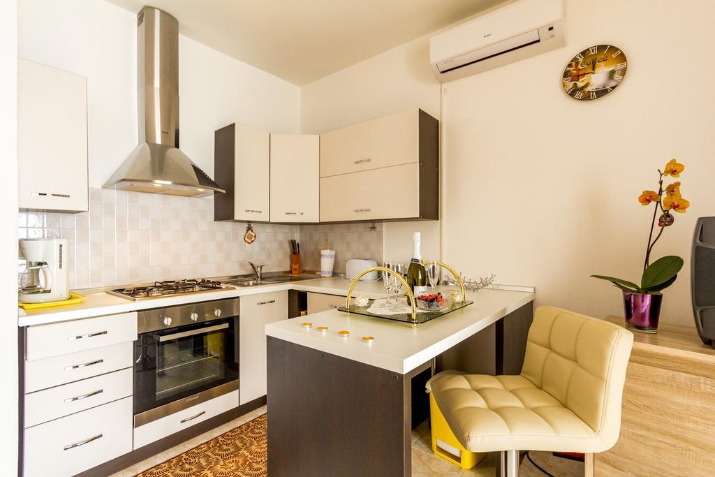 Apartment Lori Fazana Bagian luar foto