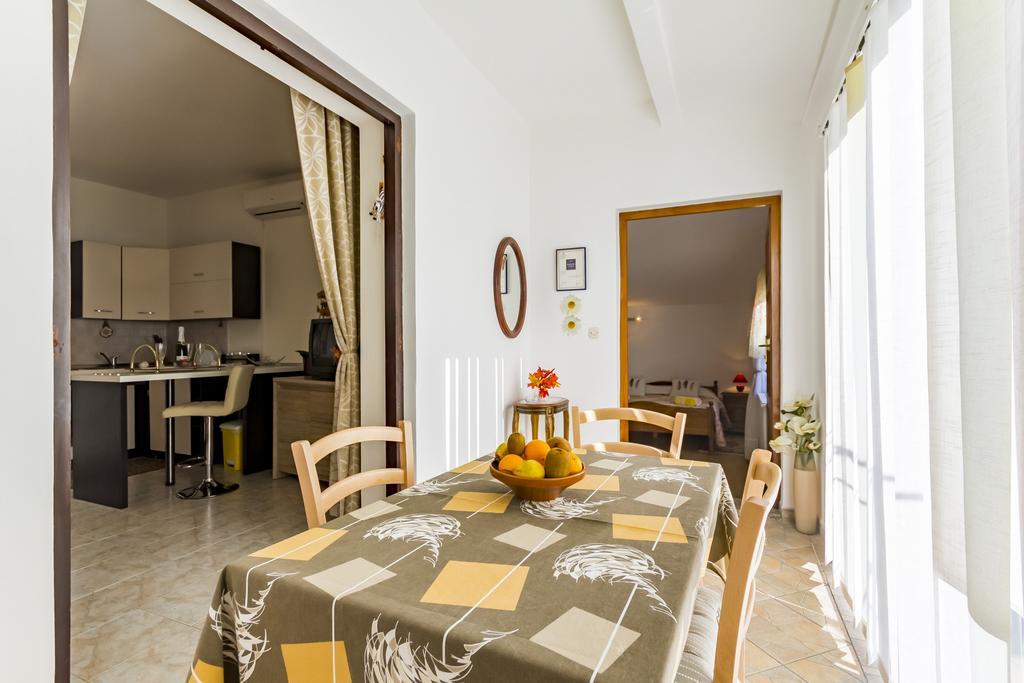 Apartment Lori Fazana Bagian luar foto