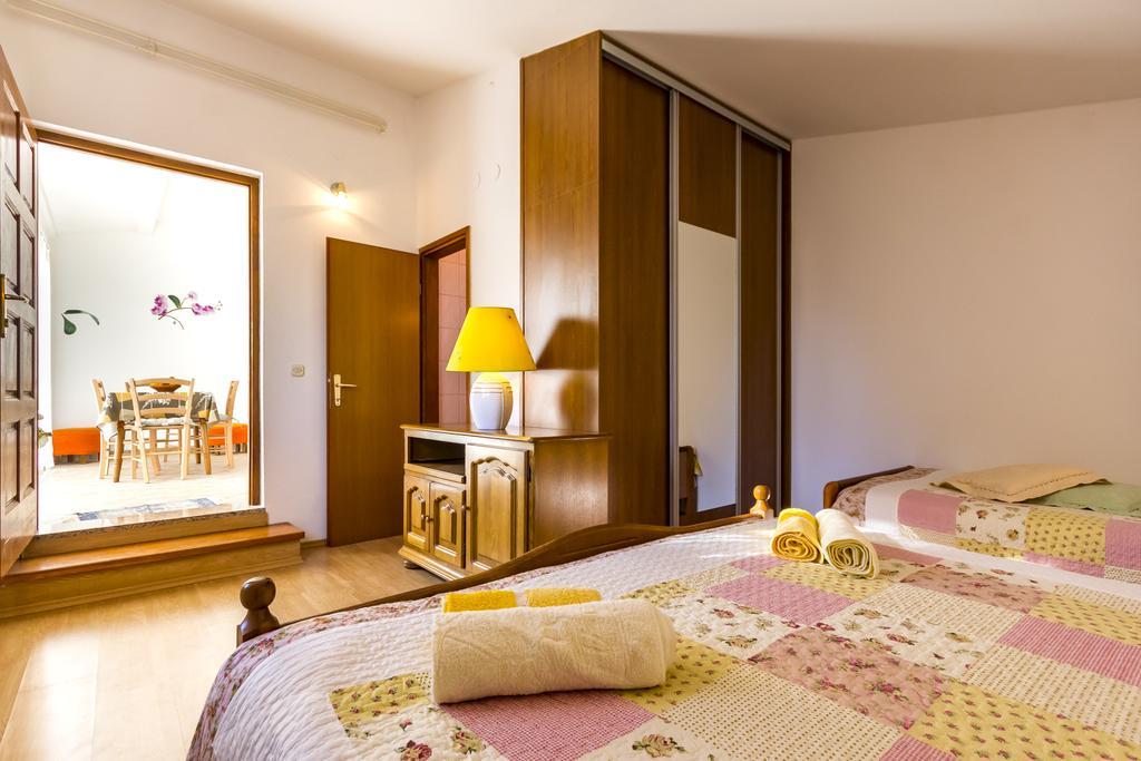 Apartment Lori Fazana Bagian luar foto