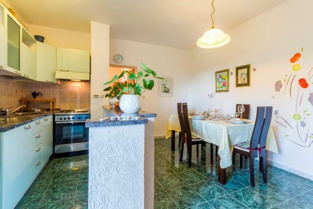 Apartment Lori Fazana Bagian luar foto