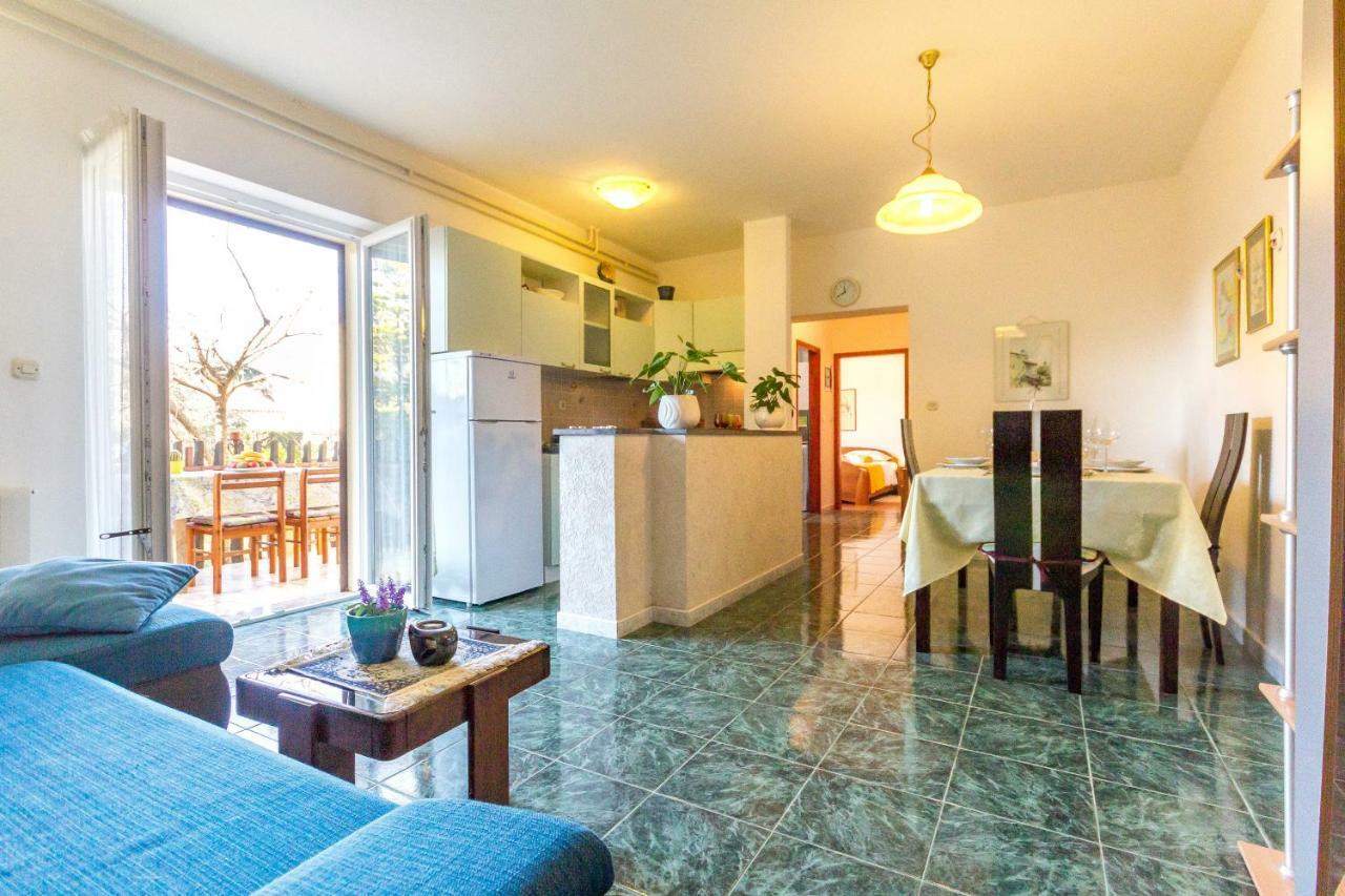 Apartment Lori Fazana Bagian luar foto